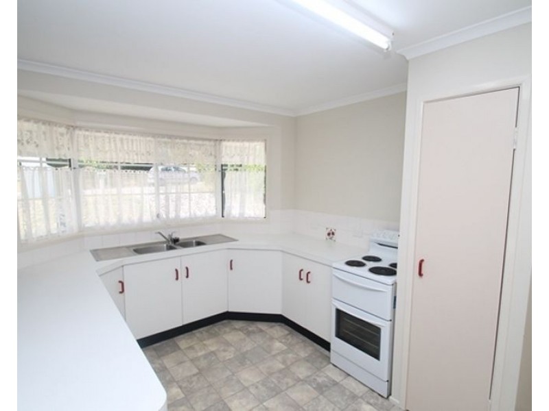 8 Woollybutt Street, New Auckland QLD 4680