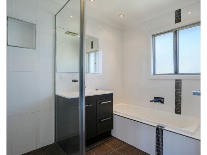 5 Hansen Crescent, Clinton QLD 4680