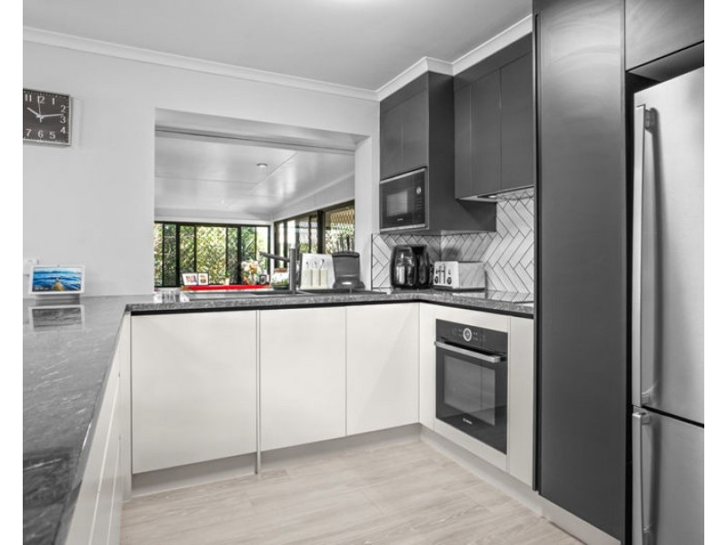10 Connolly Court, Telina QLD 4680