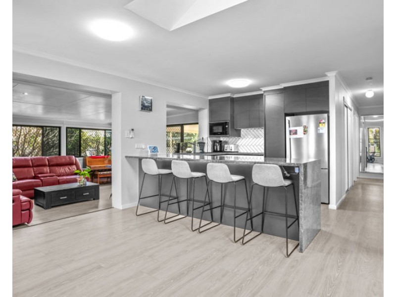 10 Connolly Court, Telina QLD 4680