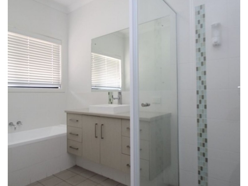 180 J Hickey Avenue, Clinton QLD 4680