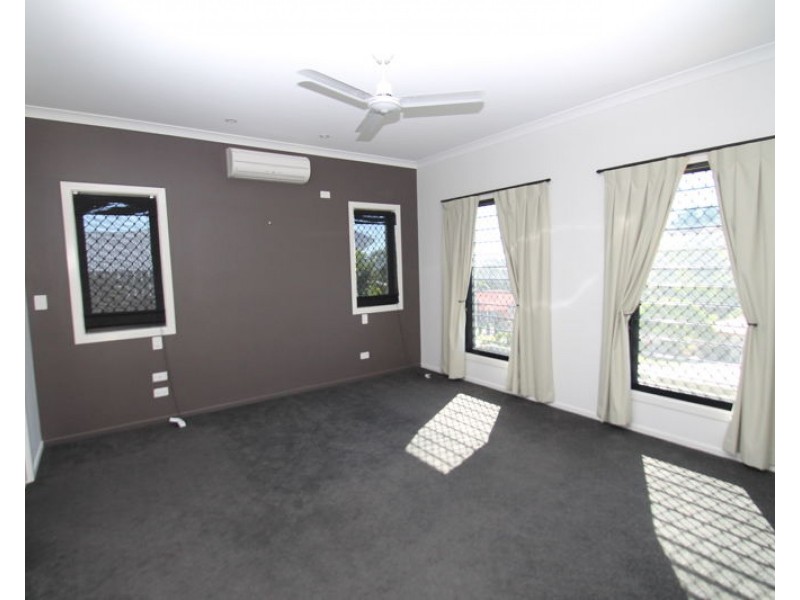 180 J Hickey Avenue, Clinton QLD 4680