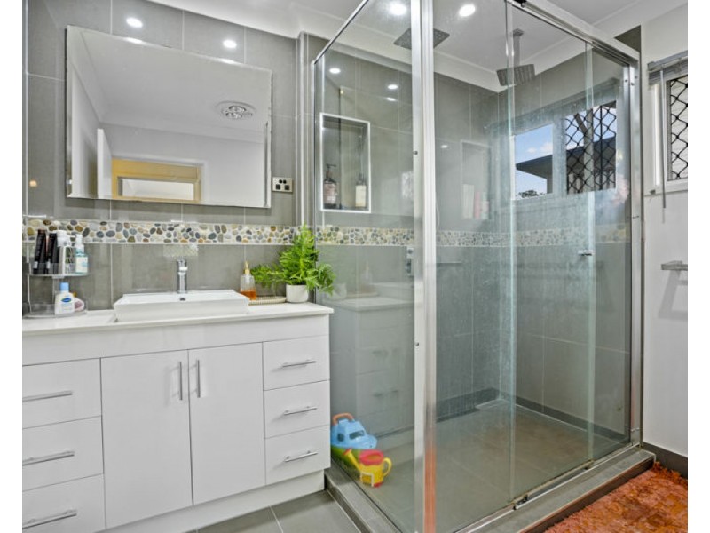 29 Wilson Street, New Auckland QLD 4680