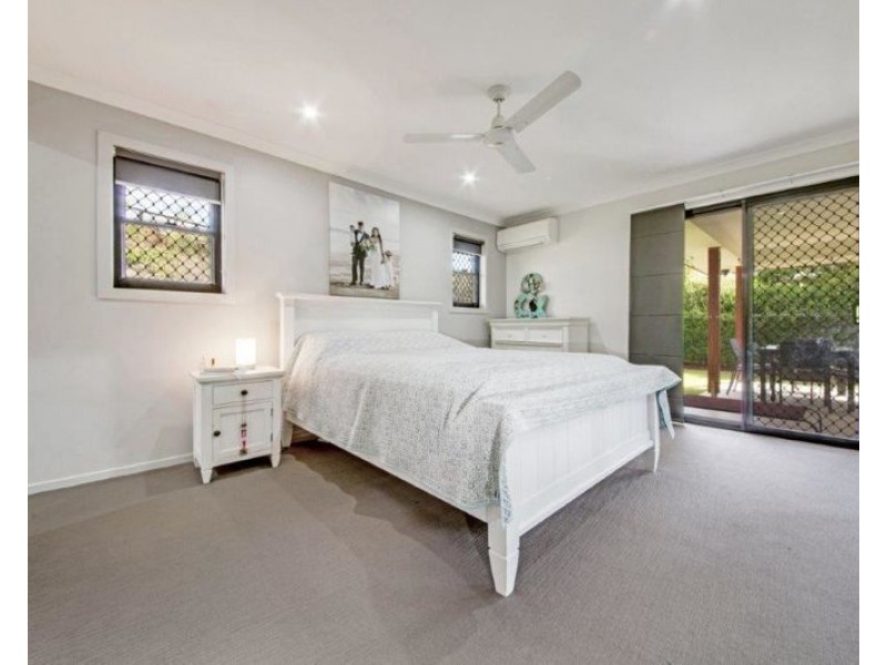 6 Spence Court, Kirkwood QLD 4680