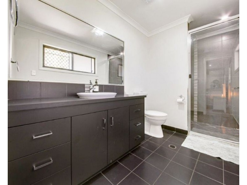 6 Spence Court, Kirkwood QLD 4680