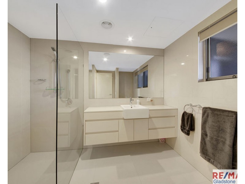 8/2 The Promenade, Boyne Island QLD 4680