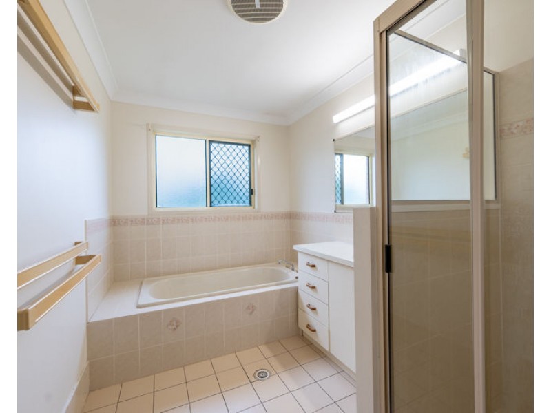 25 BALFOUR STREET, Mount Larcom QLD 4695