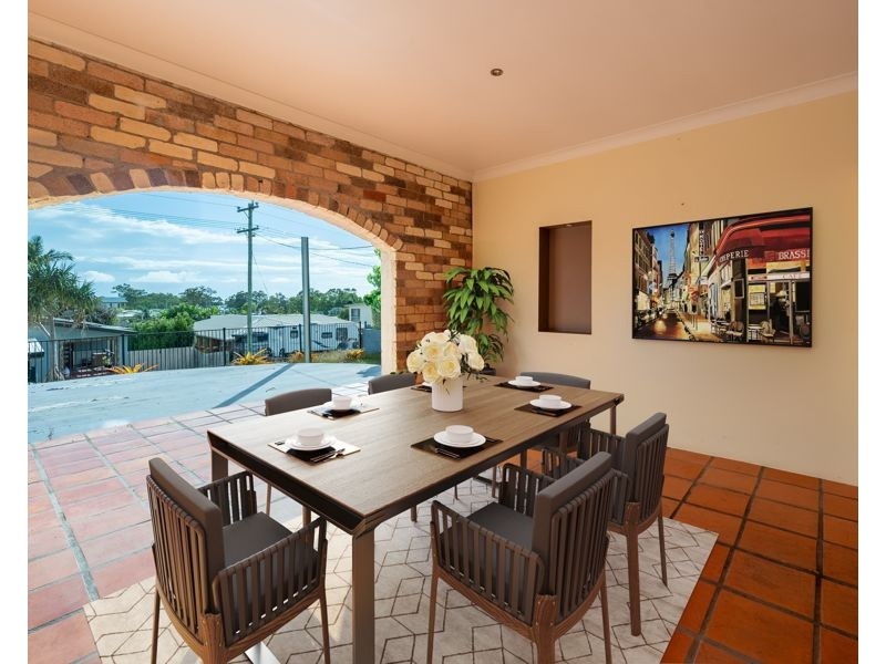 17 Crest Ave, Boyne Island QLD 4680