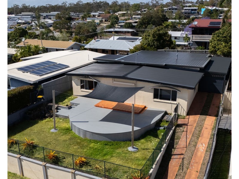 17 Crest Ave, Boyne Island QLD 4680
