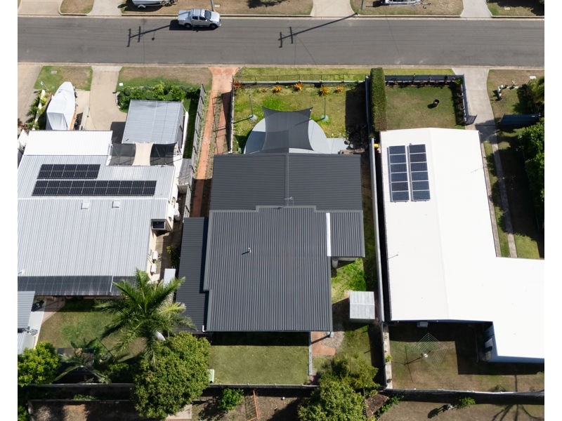 17 Crest Ave, Boyne Island QLD 4680