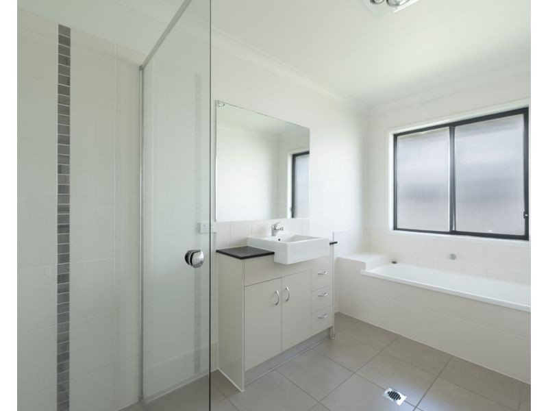 31 Koolivoo Parade, Boyne Island QLD 4680