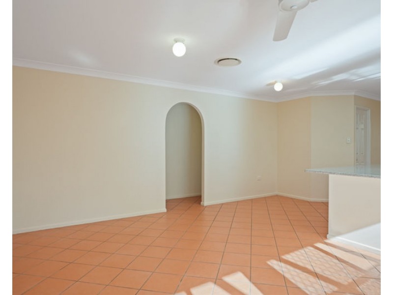 8 Hayman Court, Clinton QLD 4680