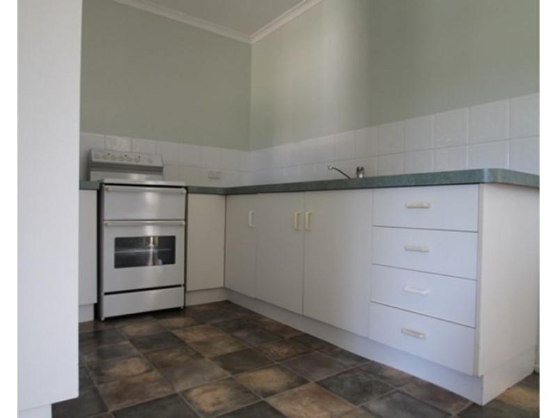 4 Kerry Court, New Auckland QLD 4680