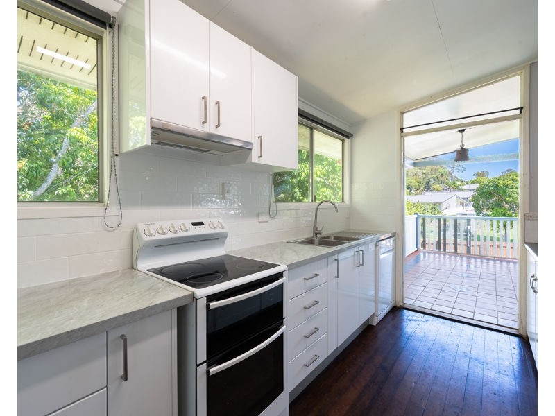 18 Allunga Drive, Glen Eden QLD 4680