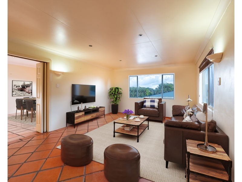 17 Crest Ave, Boyne Island QLD 4680