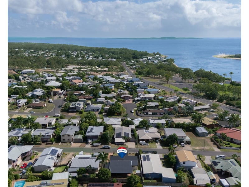 17 Crest Ave, Boyne Island QLD 4680
