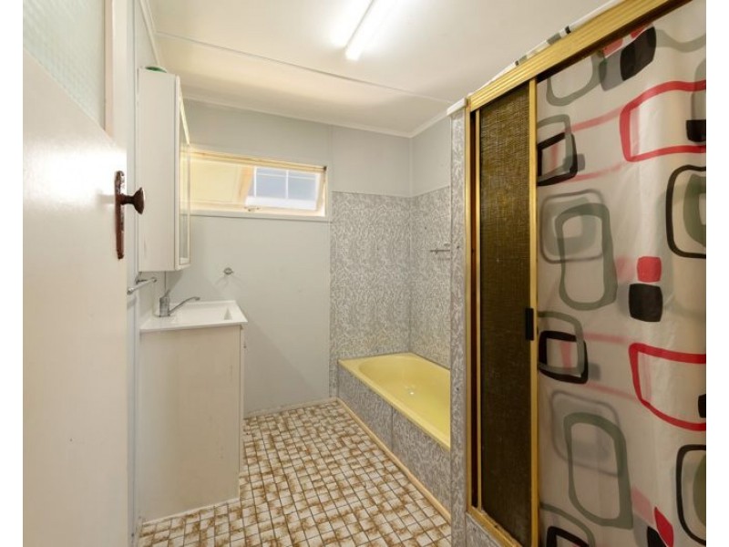 64 Toolooa Street, South Gladstone QLD 4680