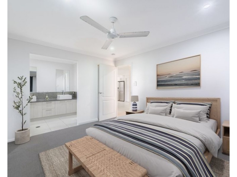 4 Woodland Court, Kirkwood QLD 4680