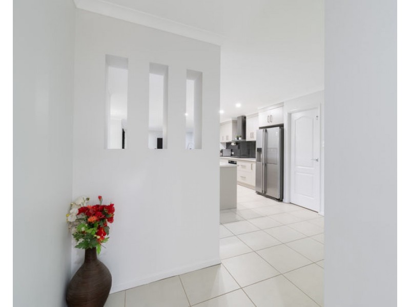 4 Woodland Court, Kirkwood QLD 4680