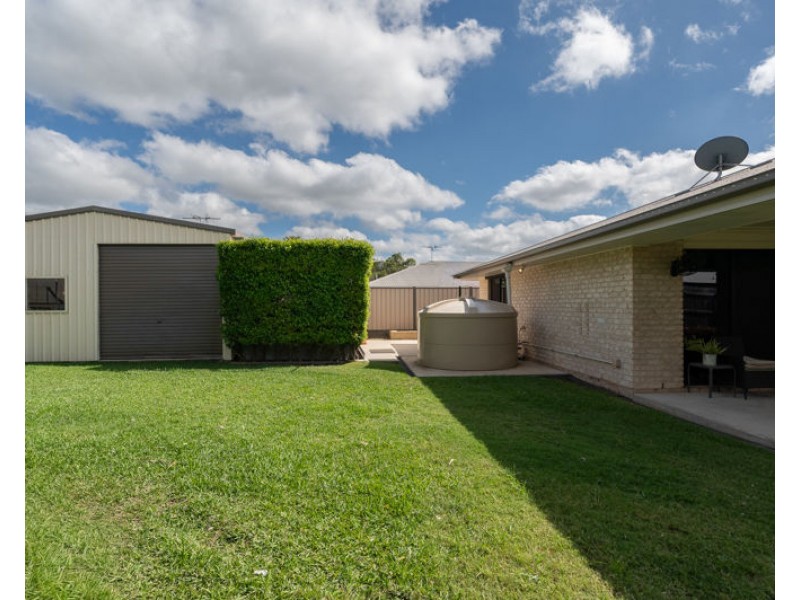 4 Woodland Court, Kirkwood QLD 4680