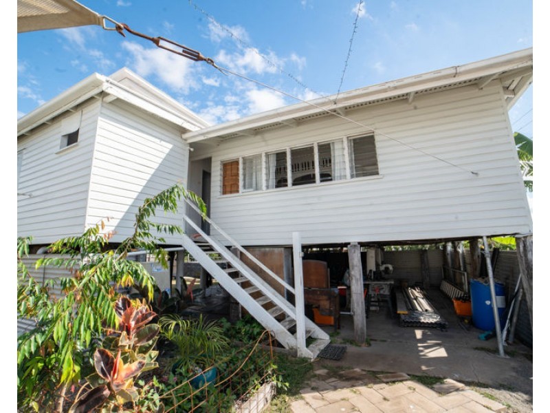 27 Main Street, Park Avenue QLD 4701