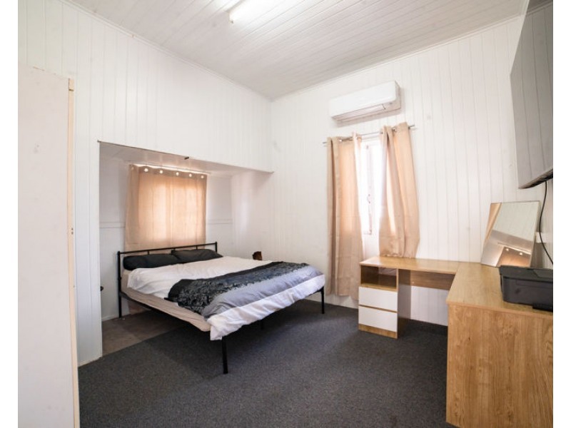 27 Main Street, Park Avenue QLD 4701