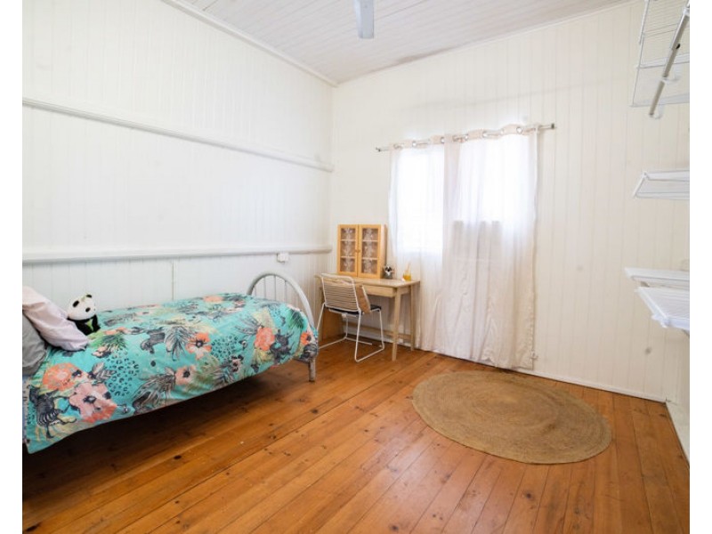 27 Main Street, Park Avenue QLD 4701