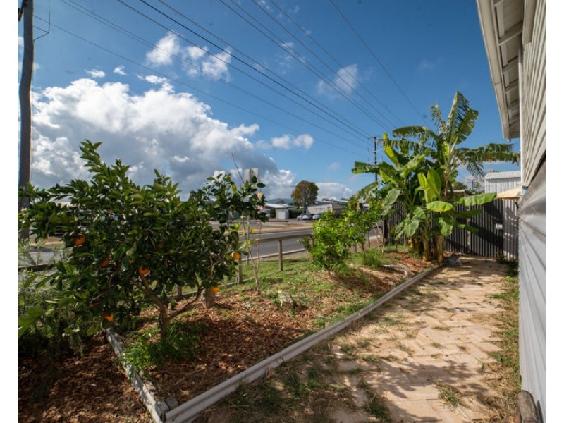 27 Main Street, Park Avenue QLD 4701