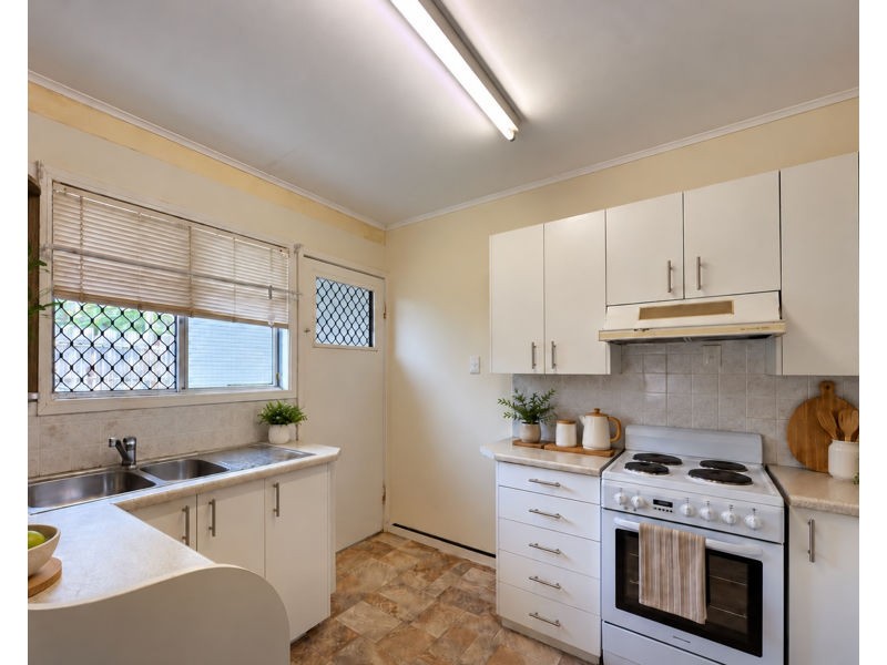 39 Charles Street, West Gladstone QLD 4680