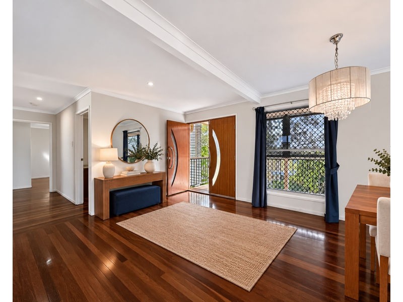11 Hill Crescent, West Gladstone QLD 4680