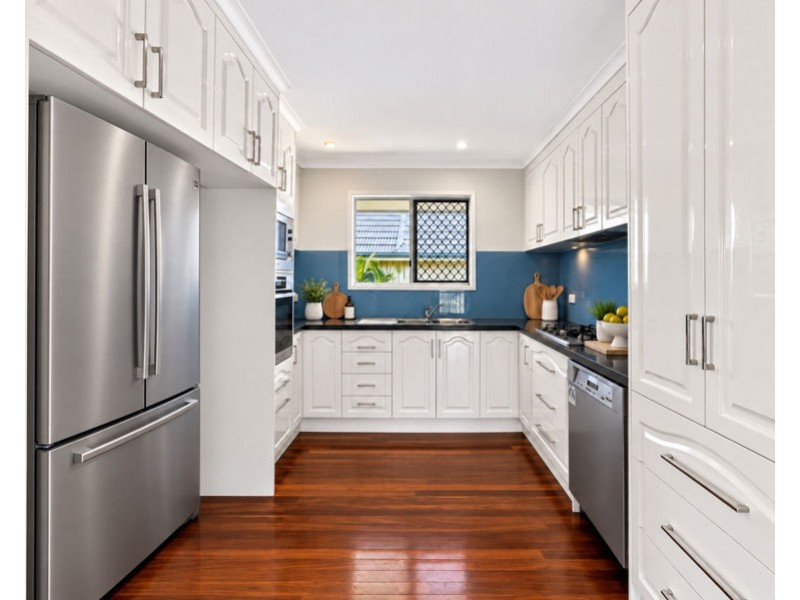 11 Hill Crescent, West Gladstone QLD 4680