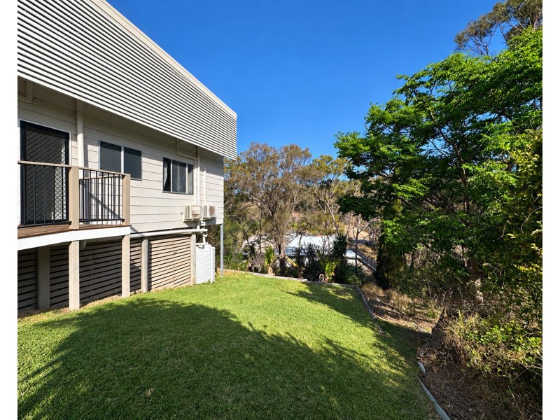 11 Hill Crescent, West Gladstone QLD 4680