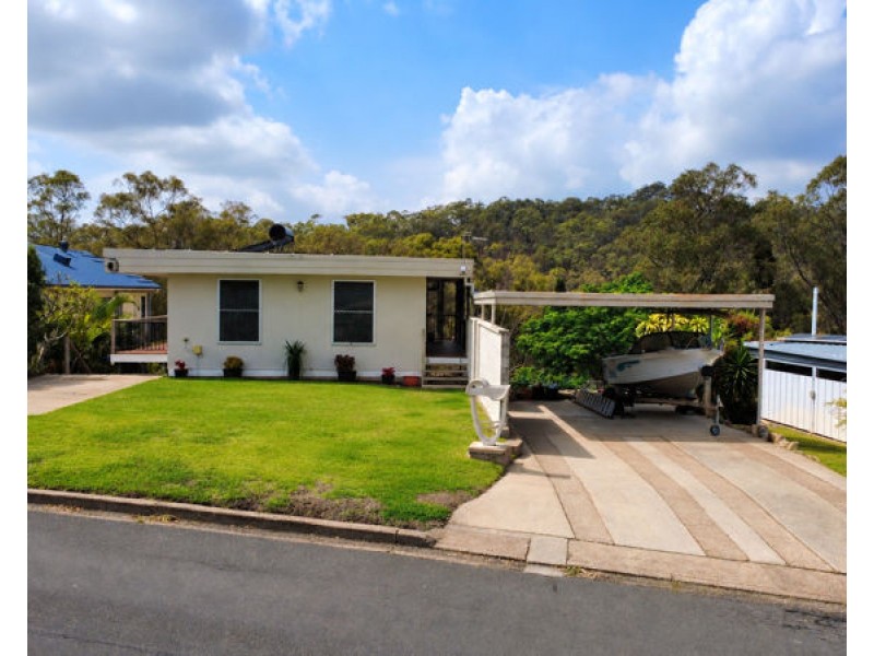 11 Hill Crescent, West Gladstone QLD 4680