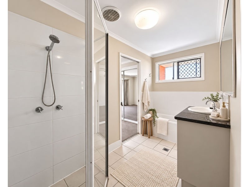 284 J Hickey Avenue, Clinton QLD 4680