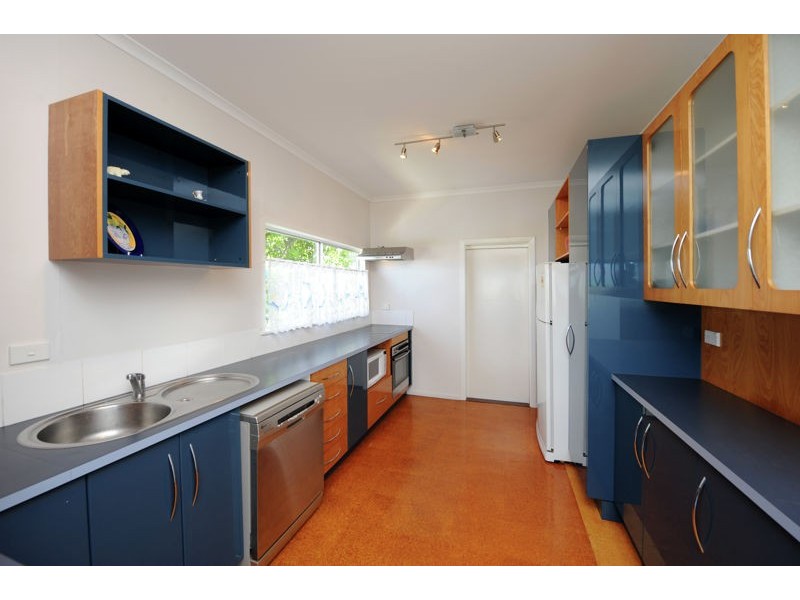 32 AUCKLAND STREET, Gladstone QLD 4680