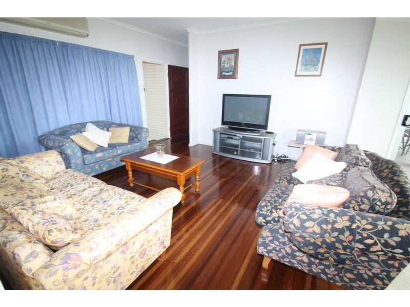 32 AUCKLAND STREET, Gladstone QLD 4680
