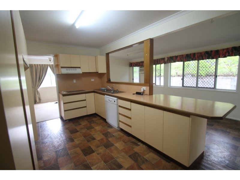 10 BURROWS STREET, West Gladstone QLD 4680