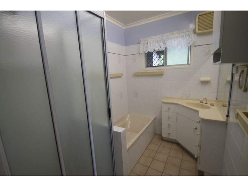 10 BURROWS STREET, West Gladstone QLD 4680
