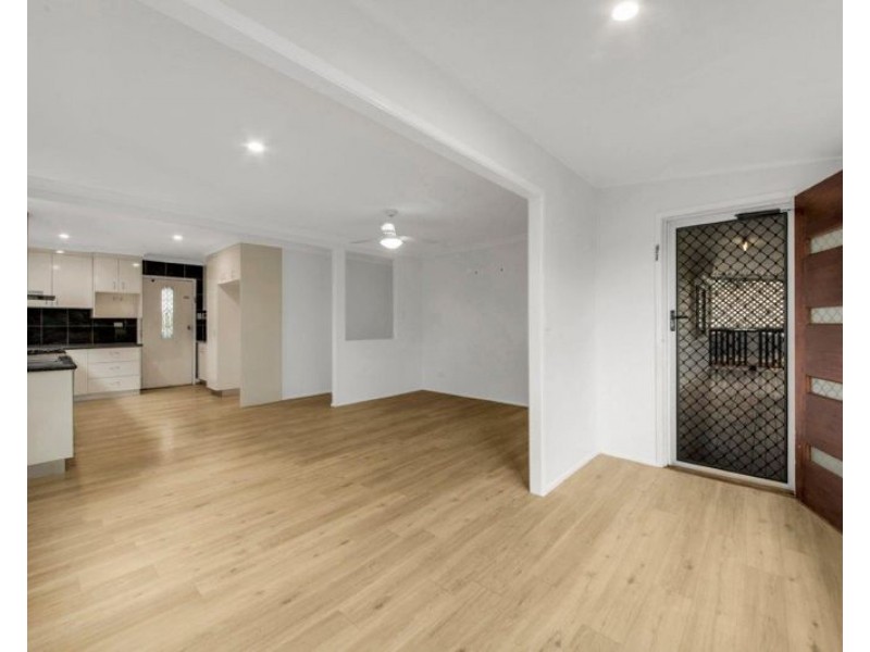 30 Hansen Crescent, Clinton QLD 4680