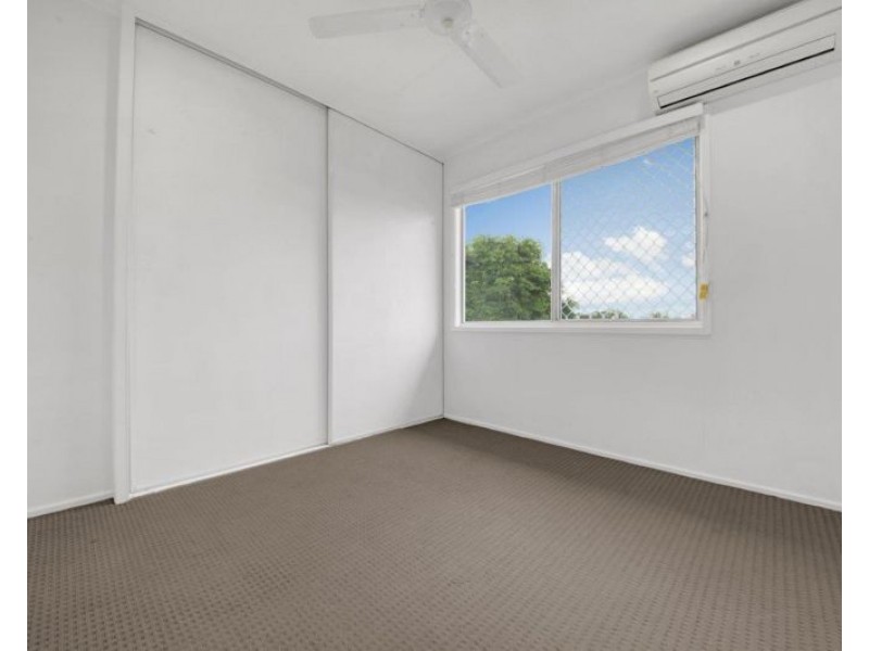 30 Hansen Crescent, Clinton QLD 4680