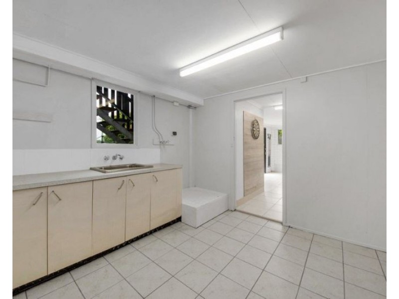 30 Hansen Crescent, Clinton QLD 4680