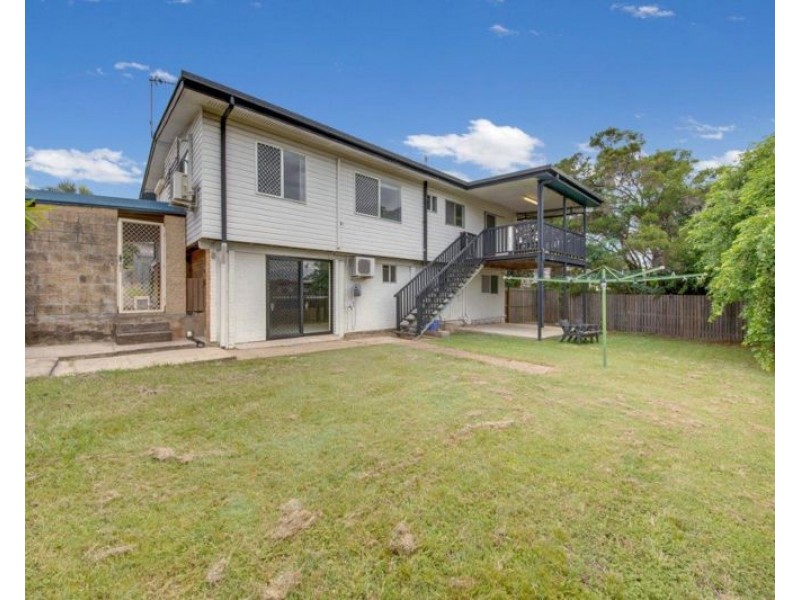 30 Hansen Crescent, Clinton QLD 4680