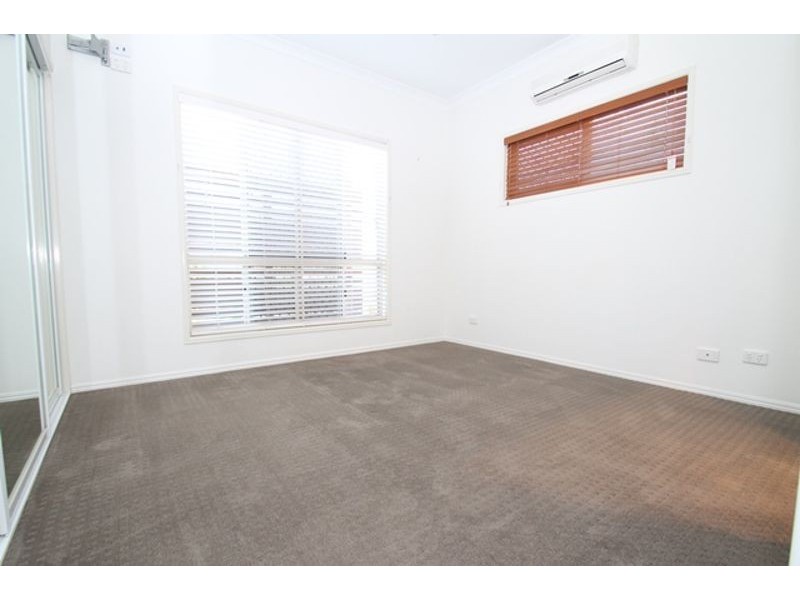 4 PARSONS PLACE, New Auckland QLD 4680