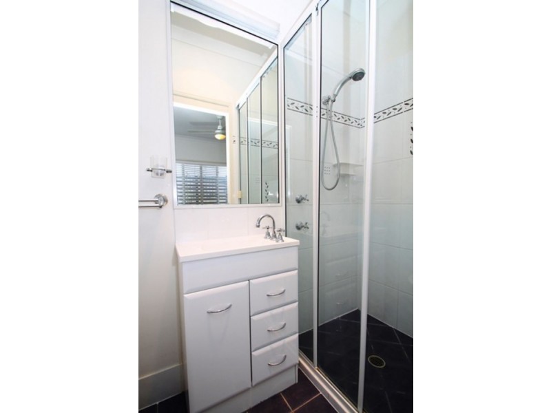 4 PARSONS PLACE, New Auckland QLD 4680