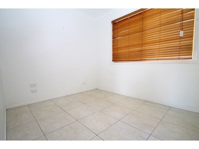 4 PARSONS PLACE, New Auckland QLD 4680