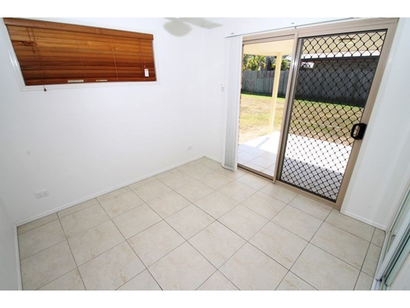 4 PARSONS PLACE, New Auckland QLD 4680