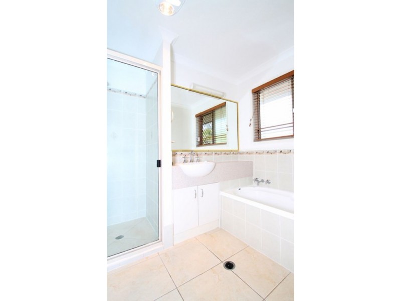 4 PARSONS PLACE, New Auckland QLD 4680