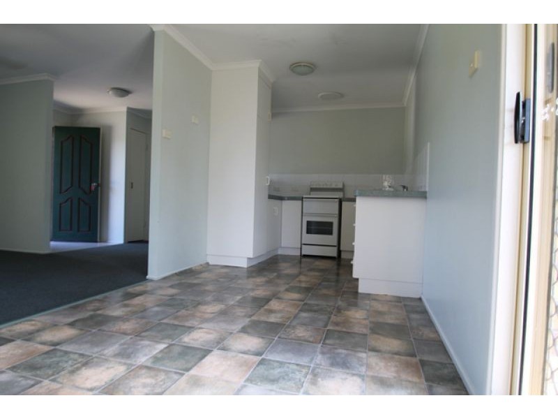 4 Kerry Court, New Auckland QLD 4680