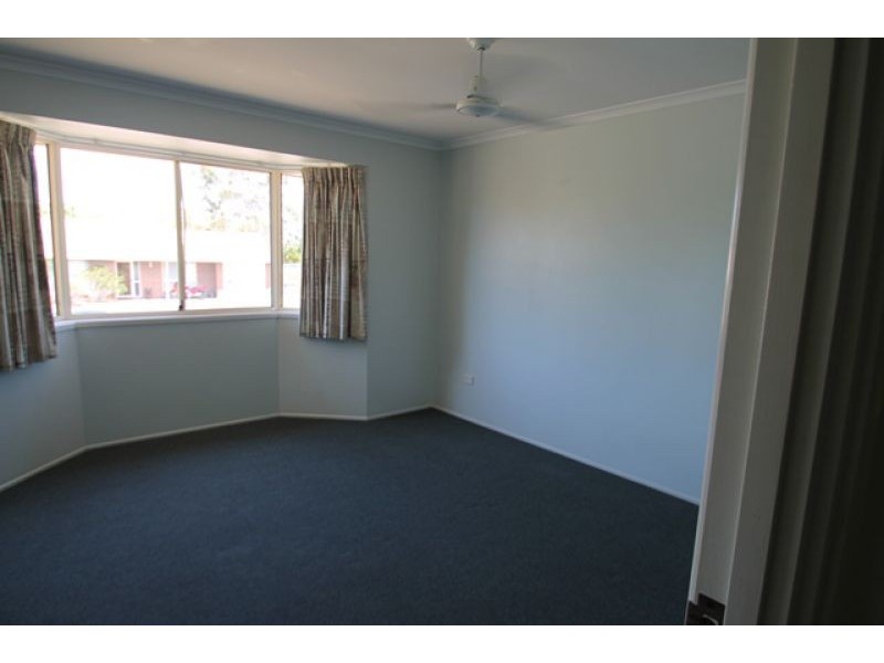4 Kerry Court, New Auckland QLD 4680