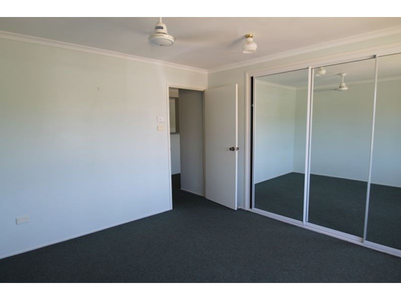 4 Kerry Court, New Auckland QLD 4680